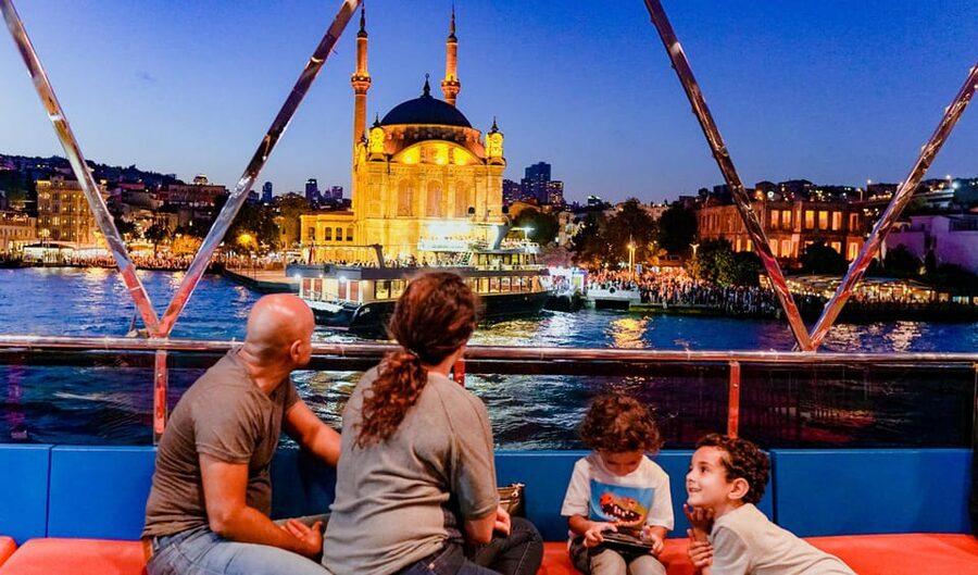 İstanbul: Turkish Night On the Bosphorus with Private Table - Private table with a 360 Bosphorus view: great when it works