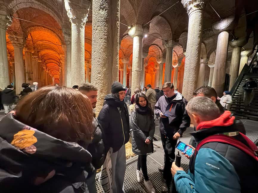 Istanbul Walking Tour: Mosques, Palace, Cistern with Lunch - Topkapi Palace: Ottoman Administration and the Best Photo Territory