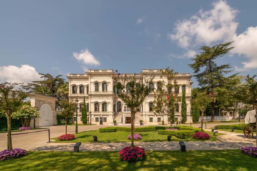 Istanbul: Yildiz Palace & Museum Skip the Ticket Line Entry - Yıldız Palace in Beşiktaş, where Ottoman rooms still feel lived in