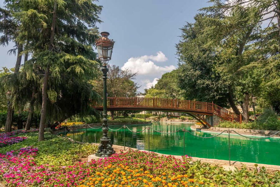 Istanbul: Yildiz Palace & Museum Skip the Ticket Line Entry - What to plan for inside the palace: grand rooms, textiles, and Çit Kasr