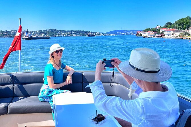 Luxury Bosphorus Yacht Cruise – Stopover in Asian Side - Meeting at Dolmabahçe Mosque: the start point that makes sense
