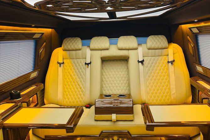 Luxury Maybaych Van İstanbul Airport Meet Transfer - Time on the road: understanding the one-hour estimate