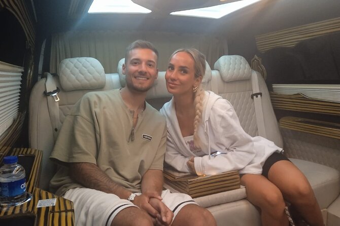 Luxury Maybaych Van İstanbul Airport Meet Transfer - The meet-and-greet moment at the airport