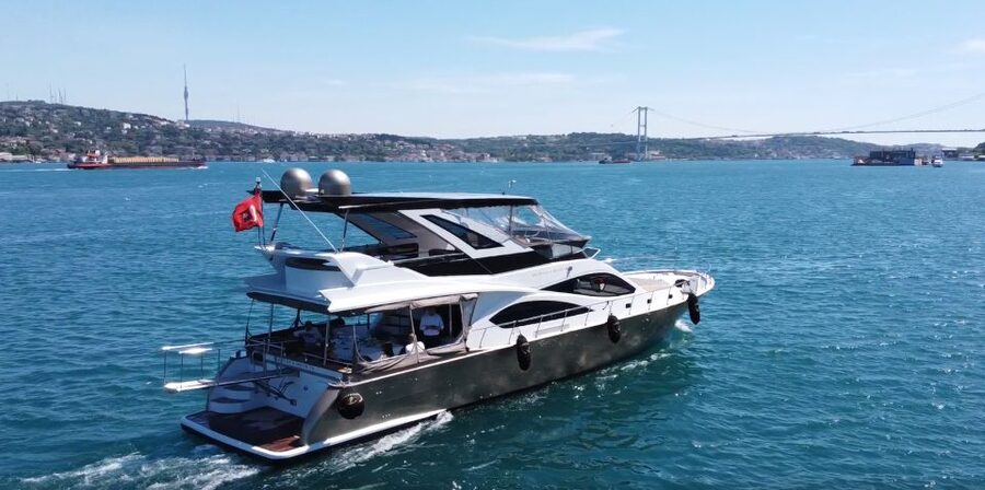 Luxury Private Yacht Rental - Pickup in a non-smoking van, then straight onto the water