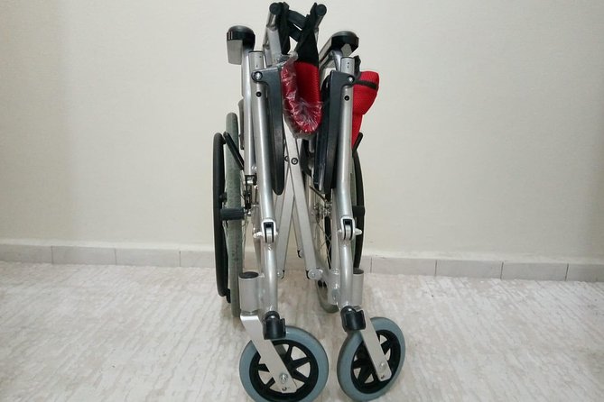 Manual Wheelchair Rental (Per Day) - Chair choice: folding vs automatic (and how to decide fast)