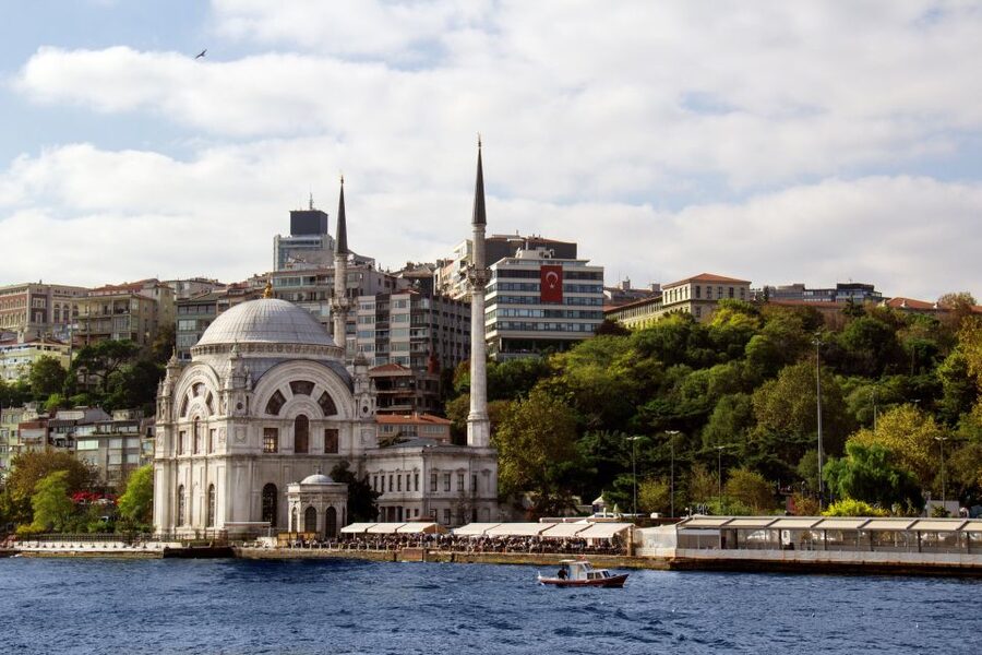 Morning Bosphorus Cruise and Spice Bazaar - How the shopping moment can feel different, including a calmer shop stop