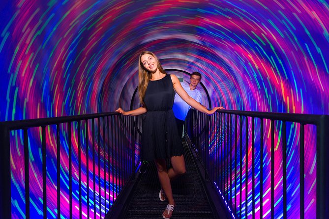 Museum of Illusions Istanbul Ticket - Infinity Room and Clone Table, the effects you should build your plan around