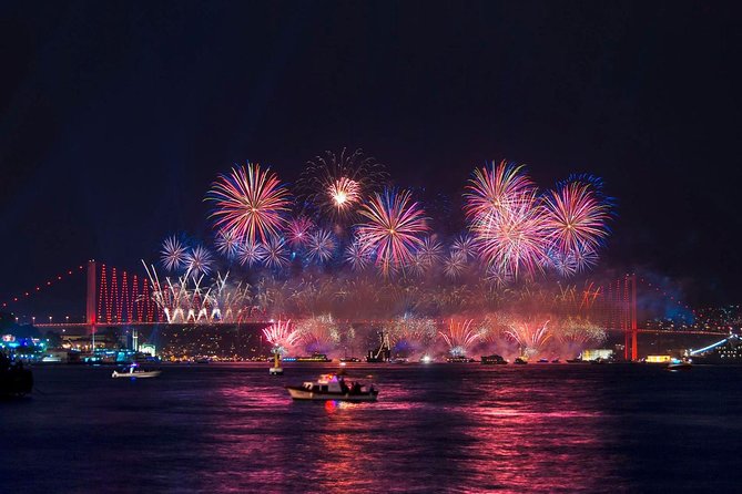 New Year's Eve dinner cruise & party on Bosphorus, Istanbul 2026 - Dinner and Select Drinks: The Buffet Reality Check