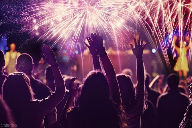 New Year's Eve dinner cruise & party on Bosphorus, Istanbul 2026 - Should You Book This Bosphorus New Year’s Eve Cruise?