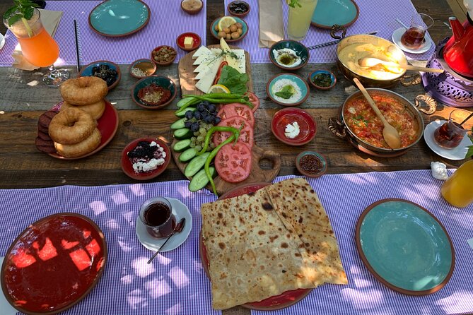 Private and guided VEGETARIAN / VEGAN tour of Istanbul - The 5-hour route, from Karakoy breakfast to Kadikoy market bites