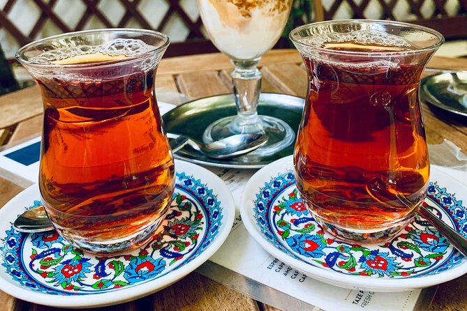 Private and guided VEGETARIAN / VEGAN tour of Istanbul - Stop 2 in Tophane Meydan Cesmesi: tea or coffee and baklava sampling