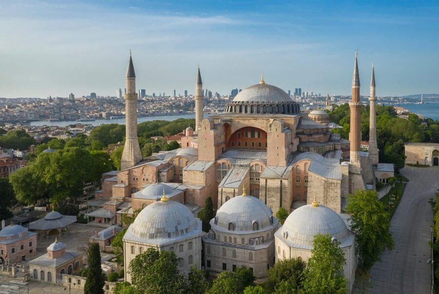 Private Car Tour of Istanbul Old City and Top 7 Attractions - How the guide makes the monuments feel like a story