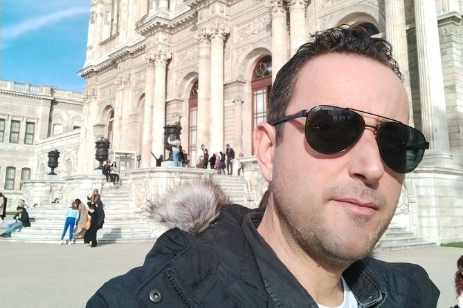 Private Guide in Istanbul in Spanish - Entering Sultan Ahmed (Blue Mosque) the right way