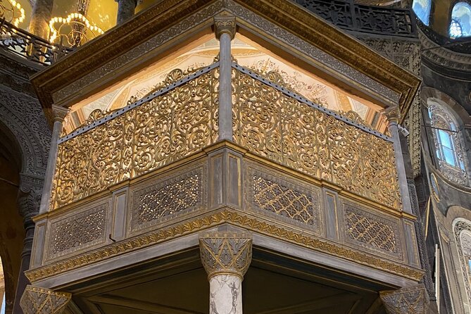 Private Guided Hagia Sophia Tour with Skip the Line Access - Meeting point near Sultanahmet, and how to plan your arrival