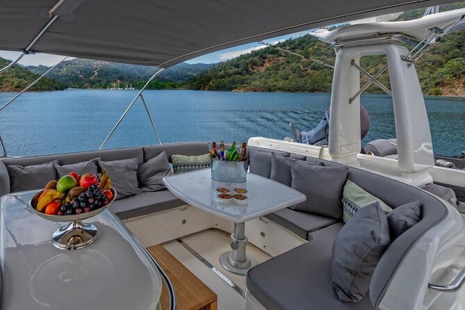 Private Luxury Yacht Cruise on Bosphorus - Rumeli Hisarı and Anadolu Hisarı: Fortresses That Explain the Narrows