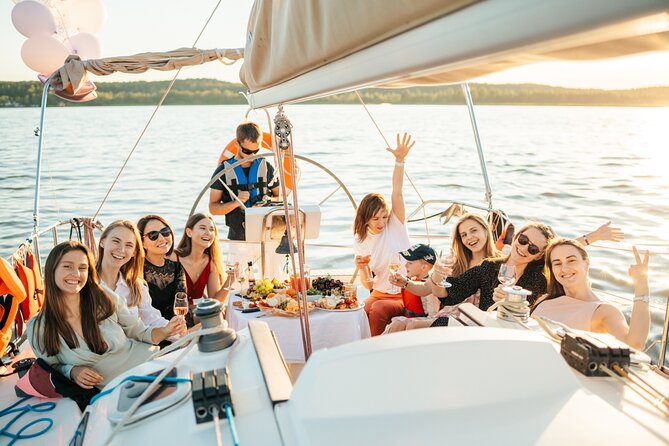 Private Yacht Voyage : Music, Wine & Snacks for Groups - Timing for the Best Views: Why Sunset at 7pm Hits