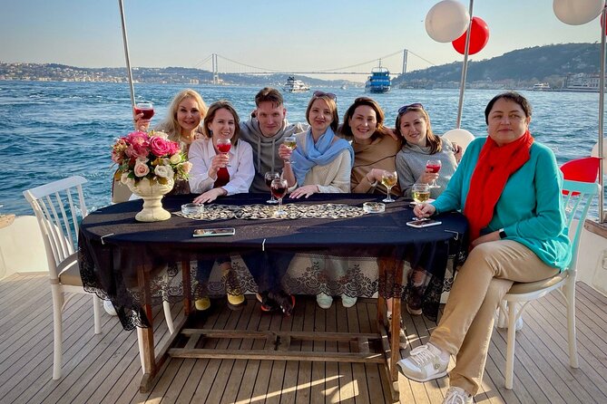 Skip line Old Town tour with Bosphorus Yacht Ride - Bosphorus yacht ride: Dolmabahçe to Maiden’s Tower views