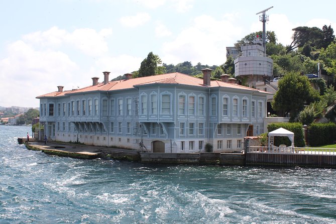 Small Group Full-Day Istanbul: Old City, Bosphorus Cruise & Lunch - Spice Bazaar (Egyptian Bazaar) and the Golden Horn Drive