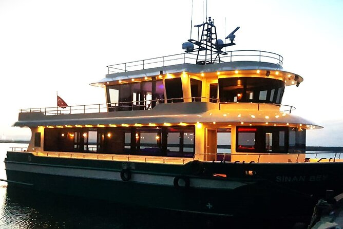 Sunset Cruise with Dinner in Bosphorus - Scenic route: Istanbul icons you see from Europe to Asia