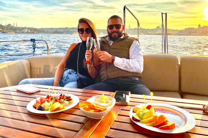 Sunset or Daytime Istanbul Guided Luxury Yacht Cruise with Snacks - Bridges and Fortresses, Rumeli Hisarı to Anadolu Hisarı