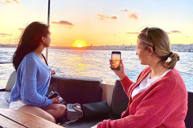 Sunset or Daytime Istanbul Guided Luxury Yacht Cruise with Snacks - Dolmabahçe Palace and the Ortaköy Waterline: The Istanbul Grand Entrance
