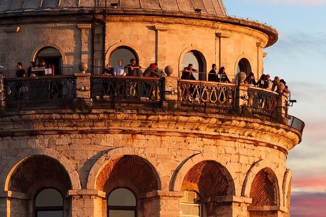 Topkapi Palace and Basilica Cistern Combo Tour in Istanbul - Topkapi Palace Museum at the main gate: when the story starts