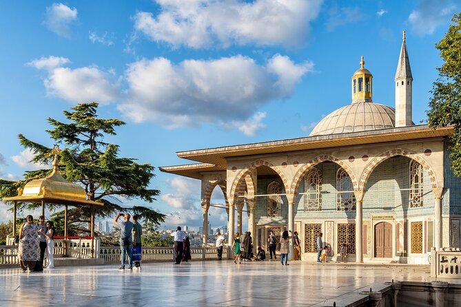 Topkapi Palace and Harem Guided tour with Skip-the-Line Tickets - Stop 1: Topkapi Palace Museum and the power behind the walls