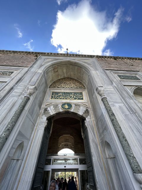 Topkapi Palace&Harem-Guided Tour-Skip lines- All tickets inc - Education, Etiquette, and the Empire Machine in the Third Courtyard