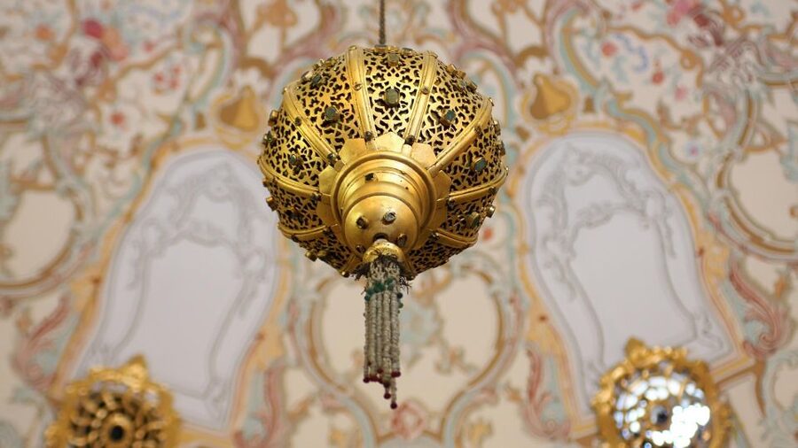 Topkapi Palace Tour: Scenes of the Ottoman Empire - Sacred Relics and Treasures: Listening Changes What You See