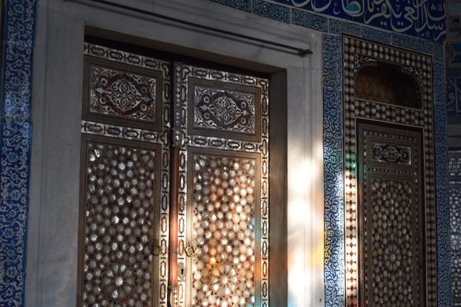 Topkapi Palace Tour: Scenes of the Ottoman Empire - Ottoman Sultans Stories: People Over Postcards
