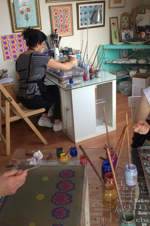 Turkish Marbling Paper Ebru Art Workshop - Ebru marbling in Sultanahmet, where art feels slow on purpose