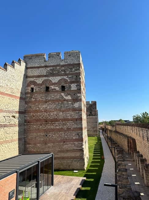 Walls of Contantinople and Blachernea Palace Tour - Hotel Pickup, Timing, and a Smooth First Hour